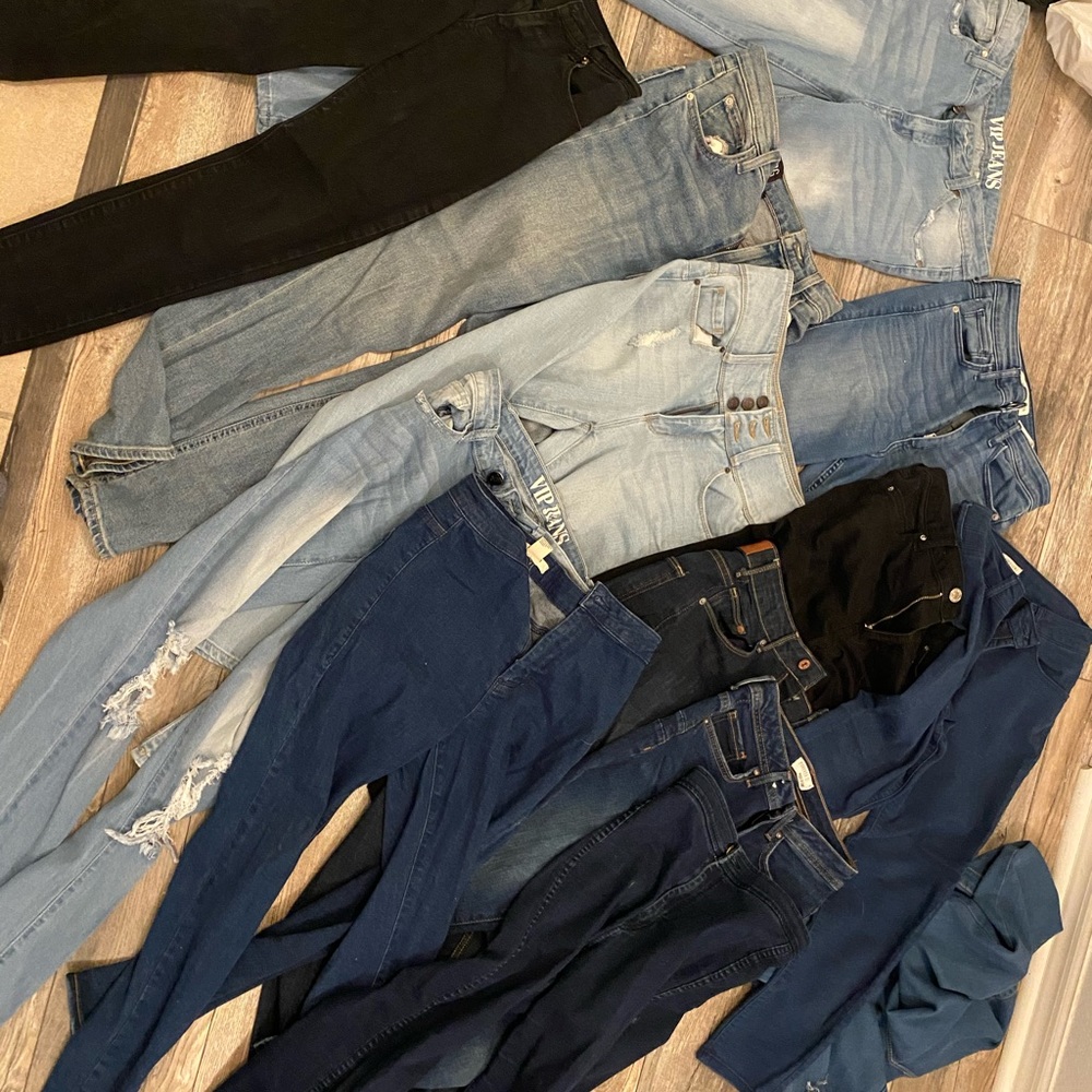 BUNDLE LOT OF JEANS